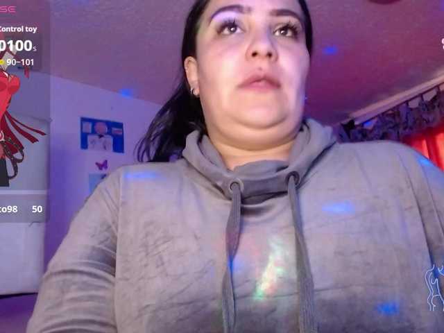 salmalopez online show from August 7, 1:05 am