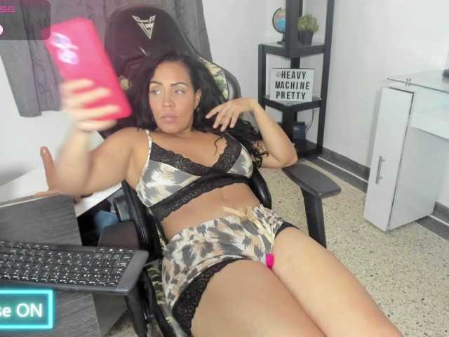 samyferrer online show from August 11, 8:22 pm