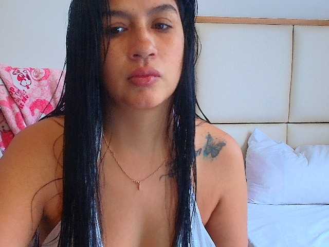 sara401 online show from April 22, 6:33 pm