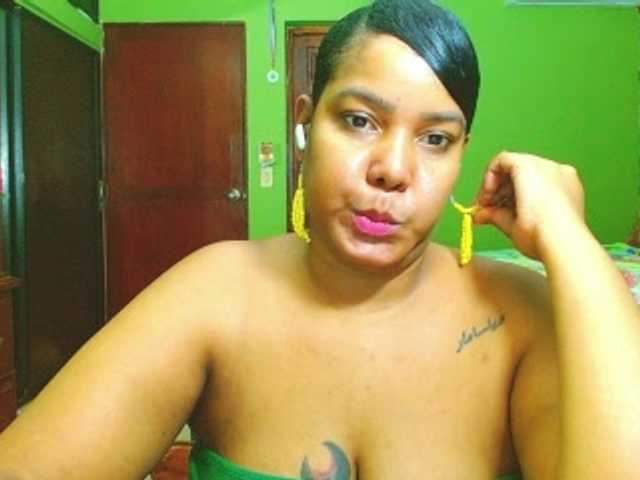 sarahlove16 online show from August 1, 12:27 am