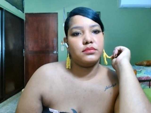 sarahlove16 online show from August 7, 1:05 am