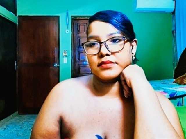 sarahlove16 online show from August 8, 11:27 pm