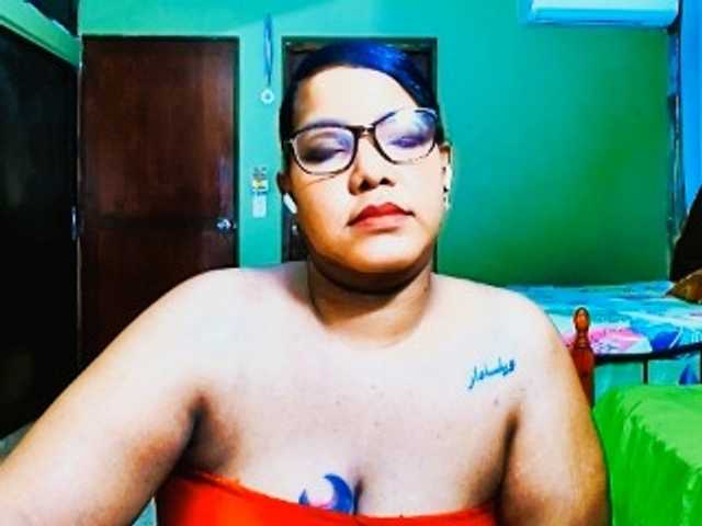 sarahlove16 online show from August 9, 1:39 am