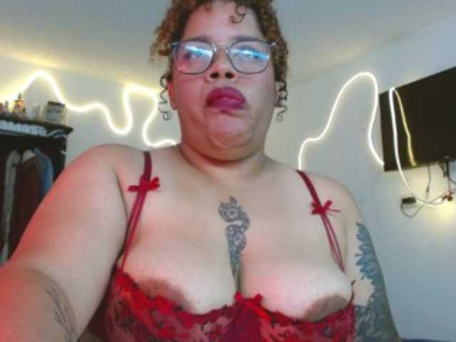 saramorales1 online show from July 23, 7:27 pm