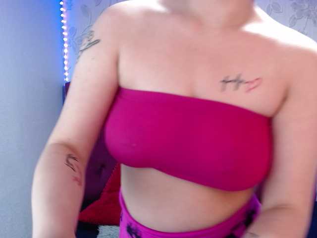 selenabustamante online show from August 13, 11:02 am