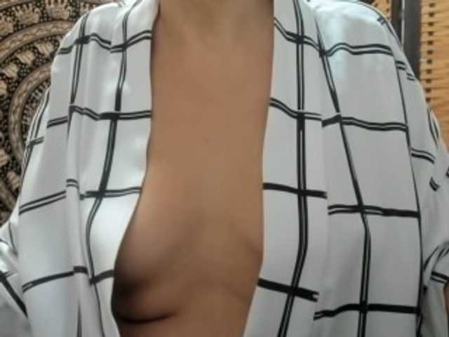 sensugirl online show from August 5, 2:15 pm