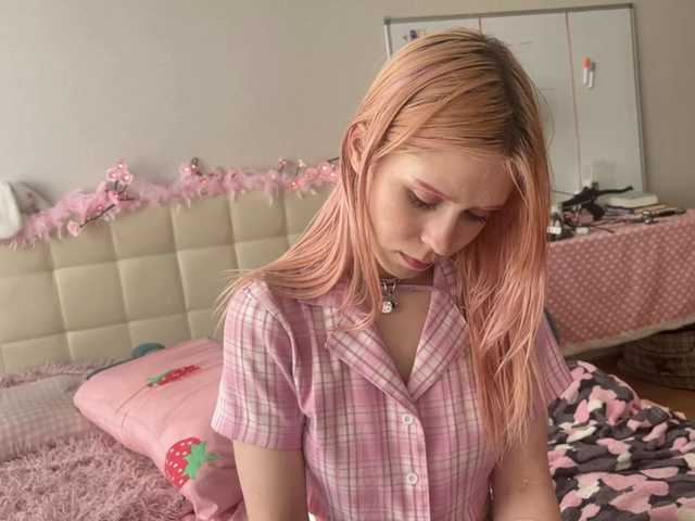 sexycute18 online show from July 24, 7:00 am