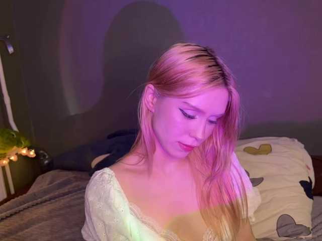 sexycute18 online show from July 28, 11:55 pm