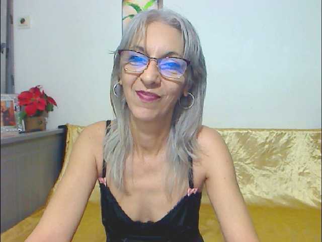 siminafoxx4u online show from May 25, 6:37 am
