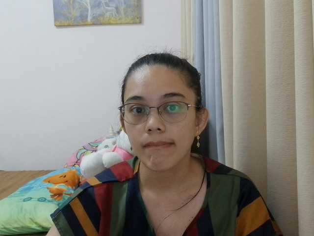 simplesindyxx online show from August 5, 8:45 am