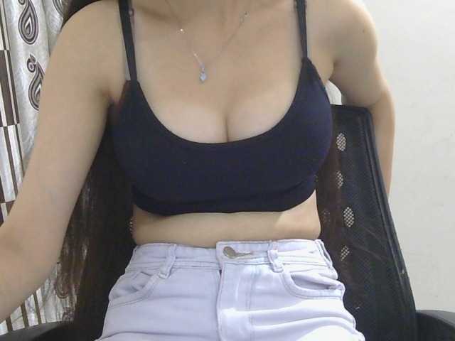 skinnyindiangirl77 online show from September 10, 5:09 am