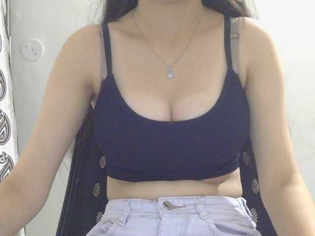 skinnyindiangirl77 online show from September 10, 6:15 am