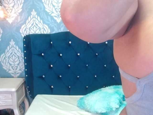 sofiacowperx online show from August 12, 10:56 pm