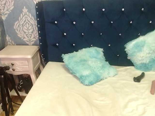 sofiacowperx online show from August 15, 1:37 pm