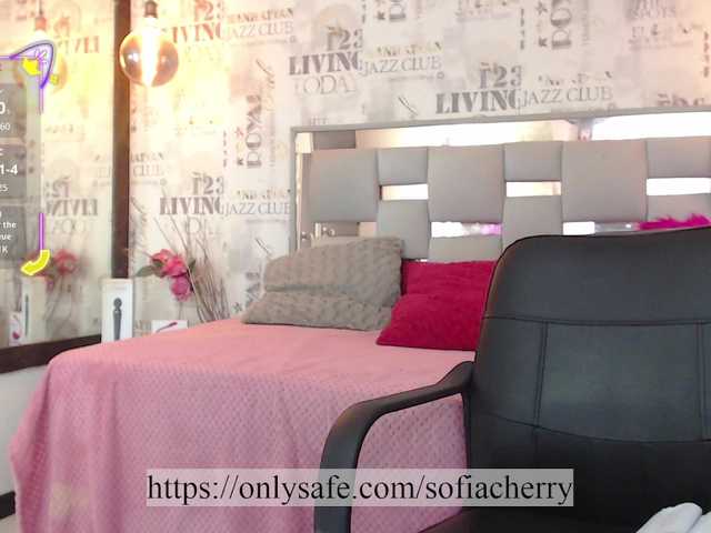 soficute online show from August 7, 8:09 pm