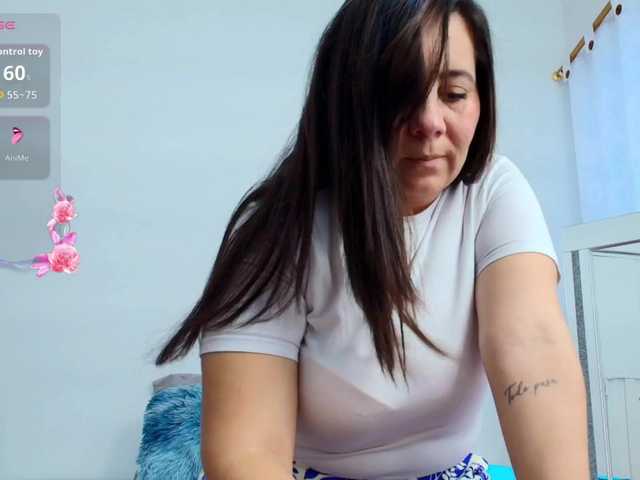 sophieTyler1 online show from August 10, 12:50 pm