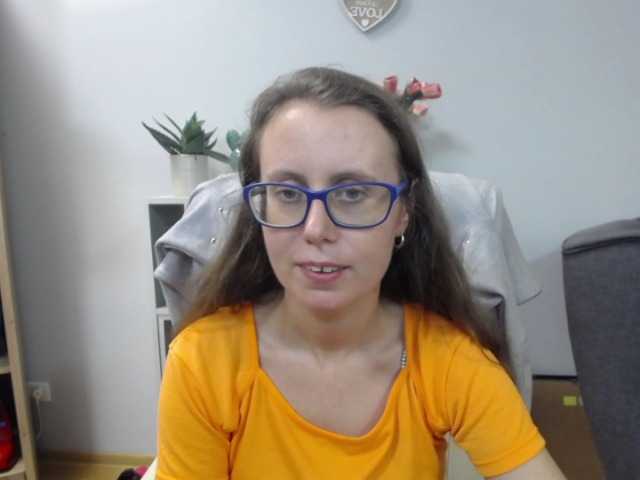 sparkleLizzy online show from July 24, 9:45 am