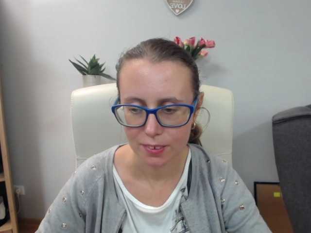 sparkleLizzy online show from July 28, 8:31 am