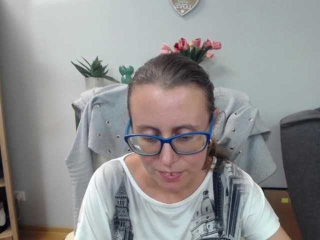 sparkleLizzy online show from July 28, 9:37 am