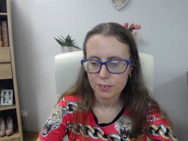 sparkleLizzy online show from July 31, 8:09 am