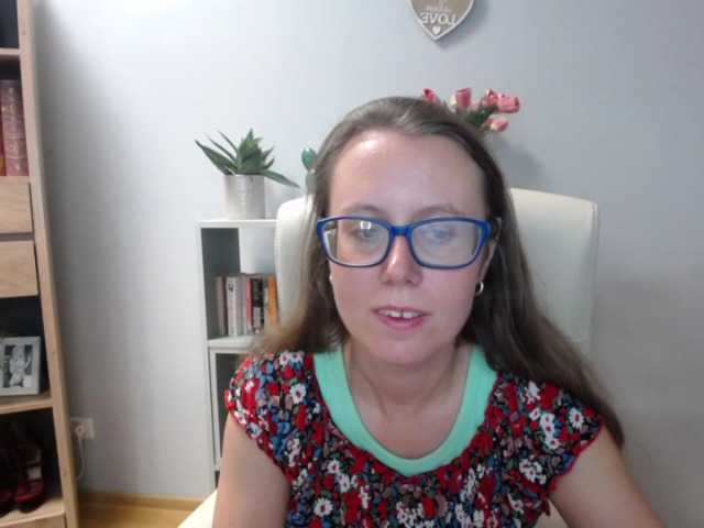 sparkleLizzy online show from August 10, 4:25 am