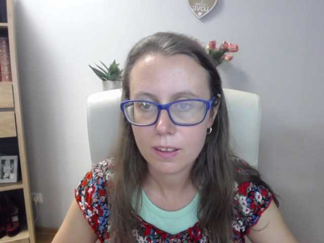 sparkleLizzy online show from August 10, 5:31 am