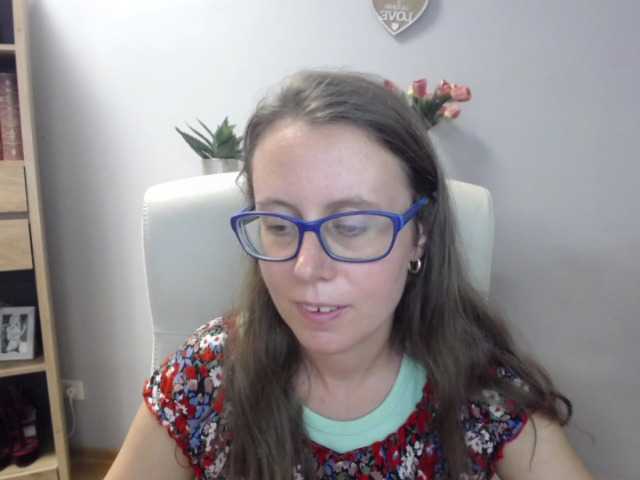 sparkleLizzy online show from August 10, 6:37 am