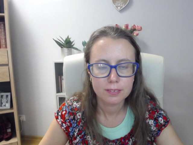 sparkleLizzy online show from August 10, 7:43 am