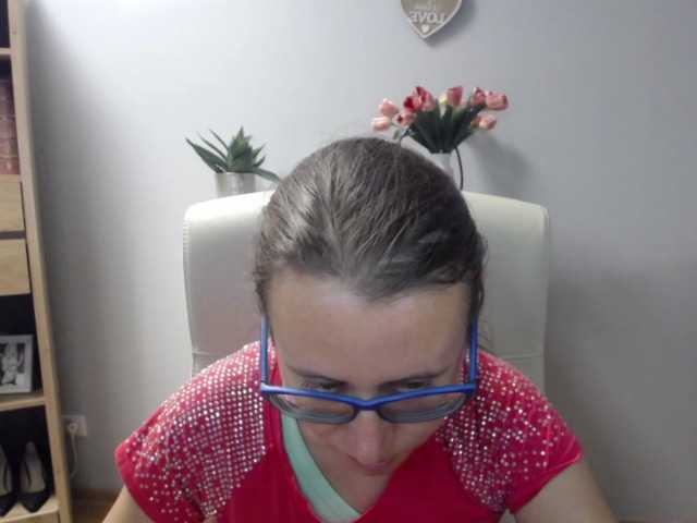 sparkleLizzy online show from August 11, 5:20 am