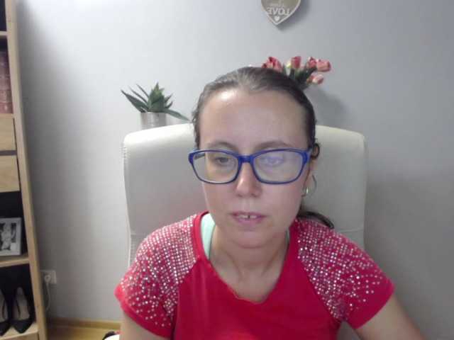 sparkleLizzy online show from August 11, 7:54 am