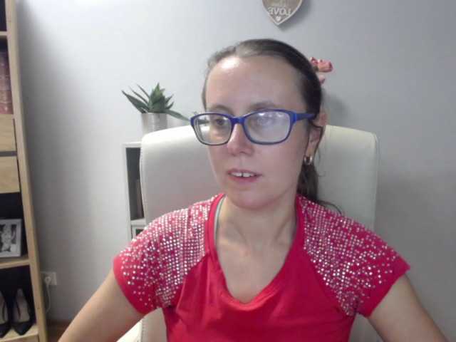 sparkleLizzy online show from August 11, 9:00 am