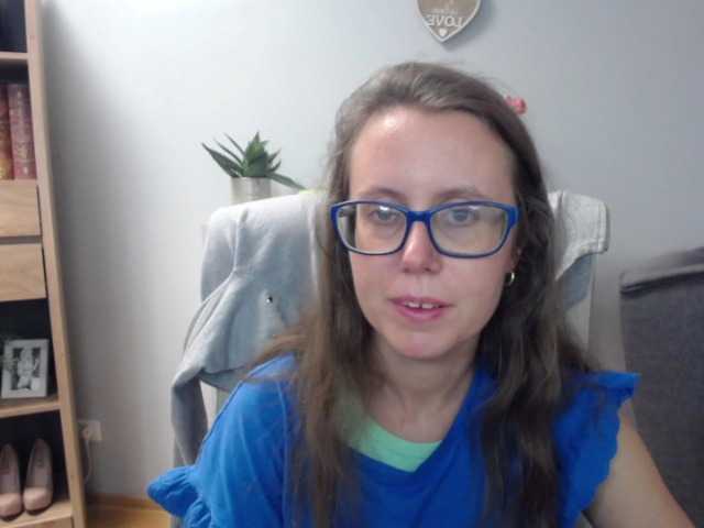 sparkleLizzy online show from August 12, 5:32 am