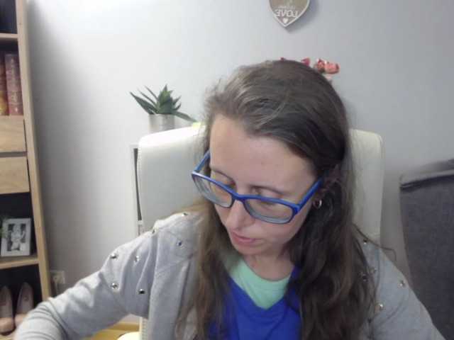 sparkleLizzy online show from August 12, 6:38 am