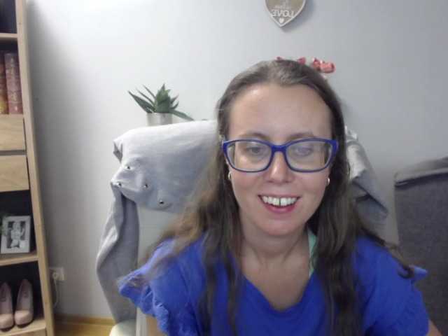 sparkleLizzy online show from August 12, 7:54 am