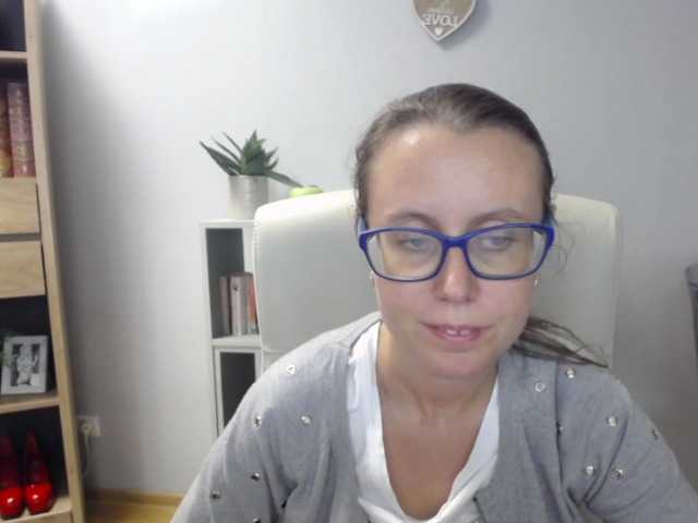 sparkleLizzy online show from August 13, 6:38 am