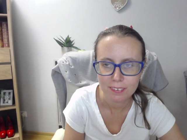 sparkleLizzy online show from August 13, 7:44 am