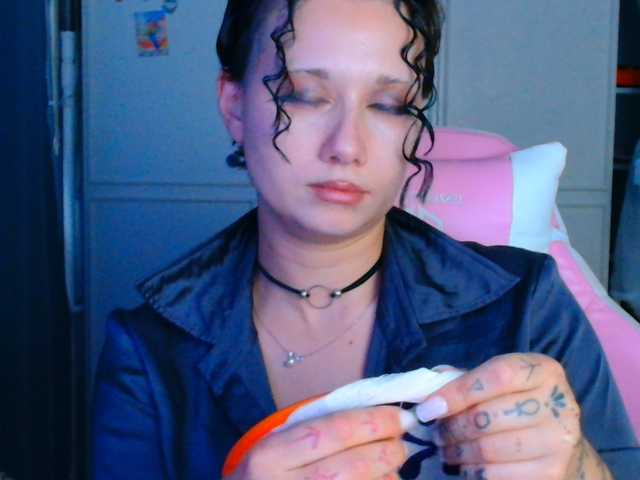 stawbarynut online show from August 12, 5:37 pm