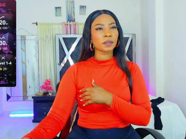 talianapalacios online show from August 11, 5:09 am