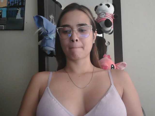 trianabell online show from August 6, 5:12 pm
