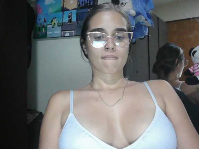 trianabell online show from August 14, 3:32 am