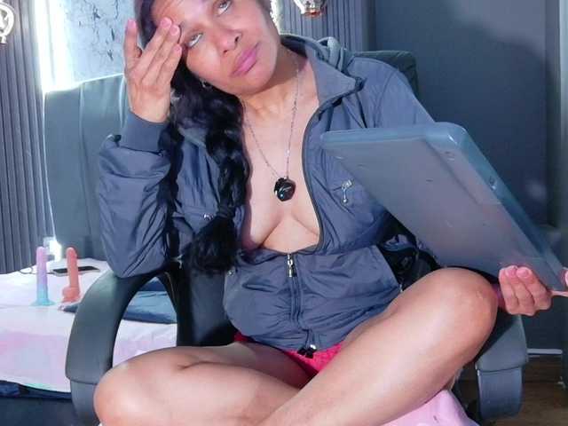 vanessa-7- online show from August 11, 5:48 pm