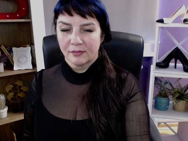 velvetgloria online show from August 12, 9:00 am