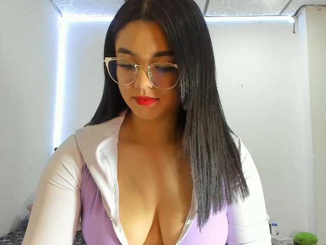 violetabunny online show from August 3, 2:57 pm
