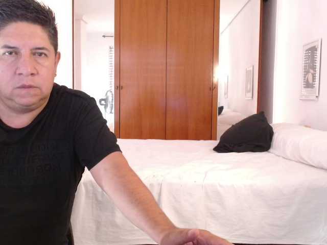 xthiagoevax online show from August 3, 5:42 pm