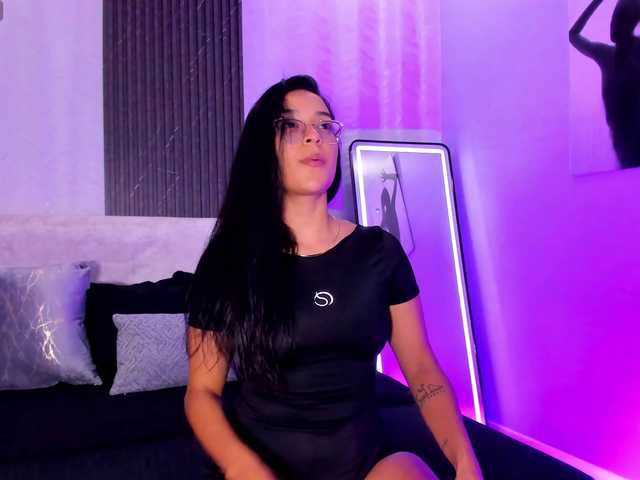 zoee-martiins online show from July 28, 5:41 pm