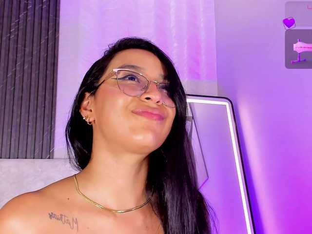 zoee-martiins online show from August 3, 9:00 pm