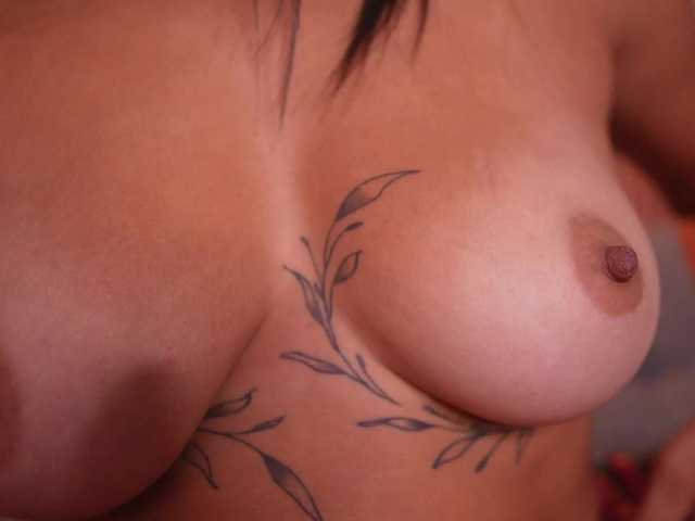zoeyfox online show from August 5, 6:44 am
