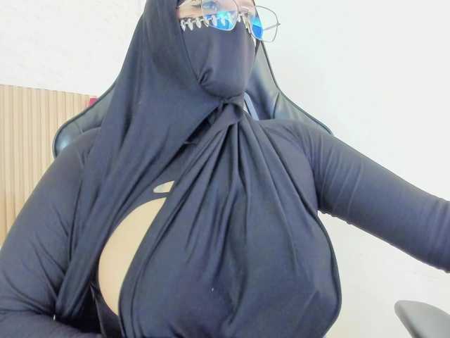 zully-arabb online show from August 11, 11:23 am