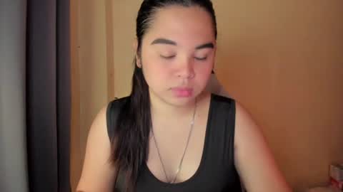issy online show from July 19, 7:54 am