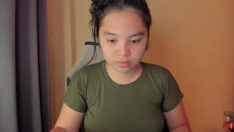 issy online show from August 4, 6:54 am